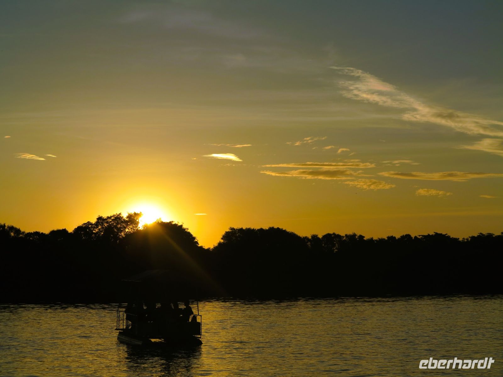 128 Sonnenuntergang am Okavango