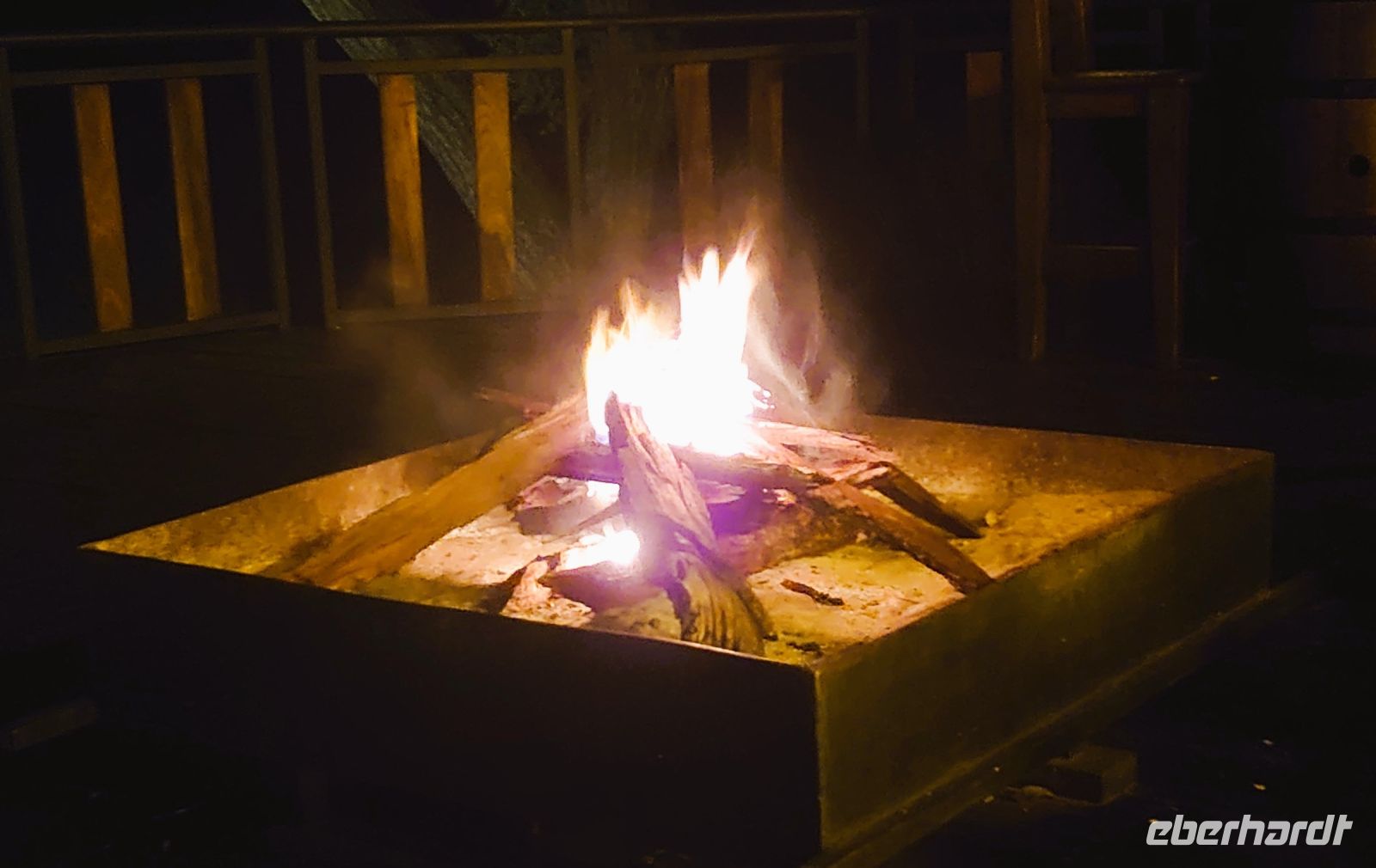 143 Am Abend ein Lagerfeuer...
