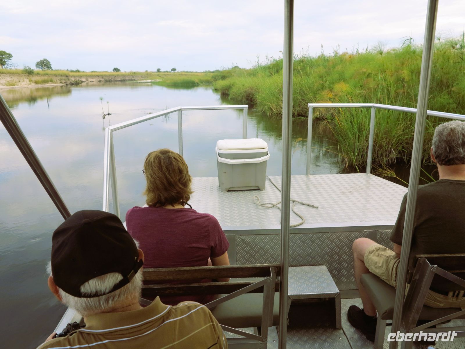 147 Kurze Bootsfahrt zu unseren Pirschfahrzeugen