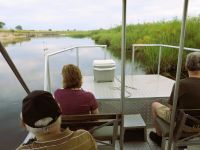 147 Kurze Bootsfahrt zu unseren Pirschfahrzeugen