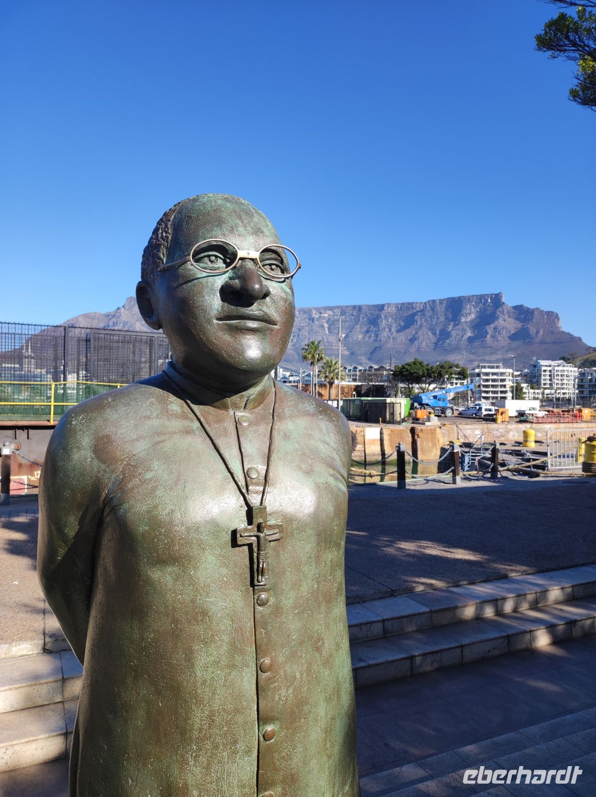 Desmond Tutu-Statue an der Waterfront in Kapstadt (Südafrika