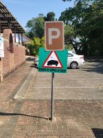 Auch an Land sind die Hippos unterwegs - Hinweisschild in St. Lucia (Südafrika)