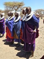 Ngorongorokrater, Gruppe weiblicher Massai