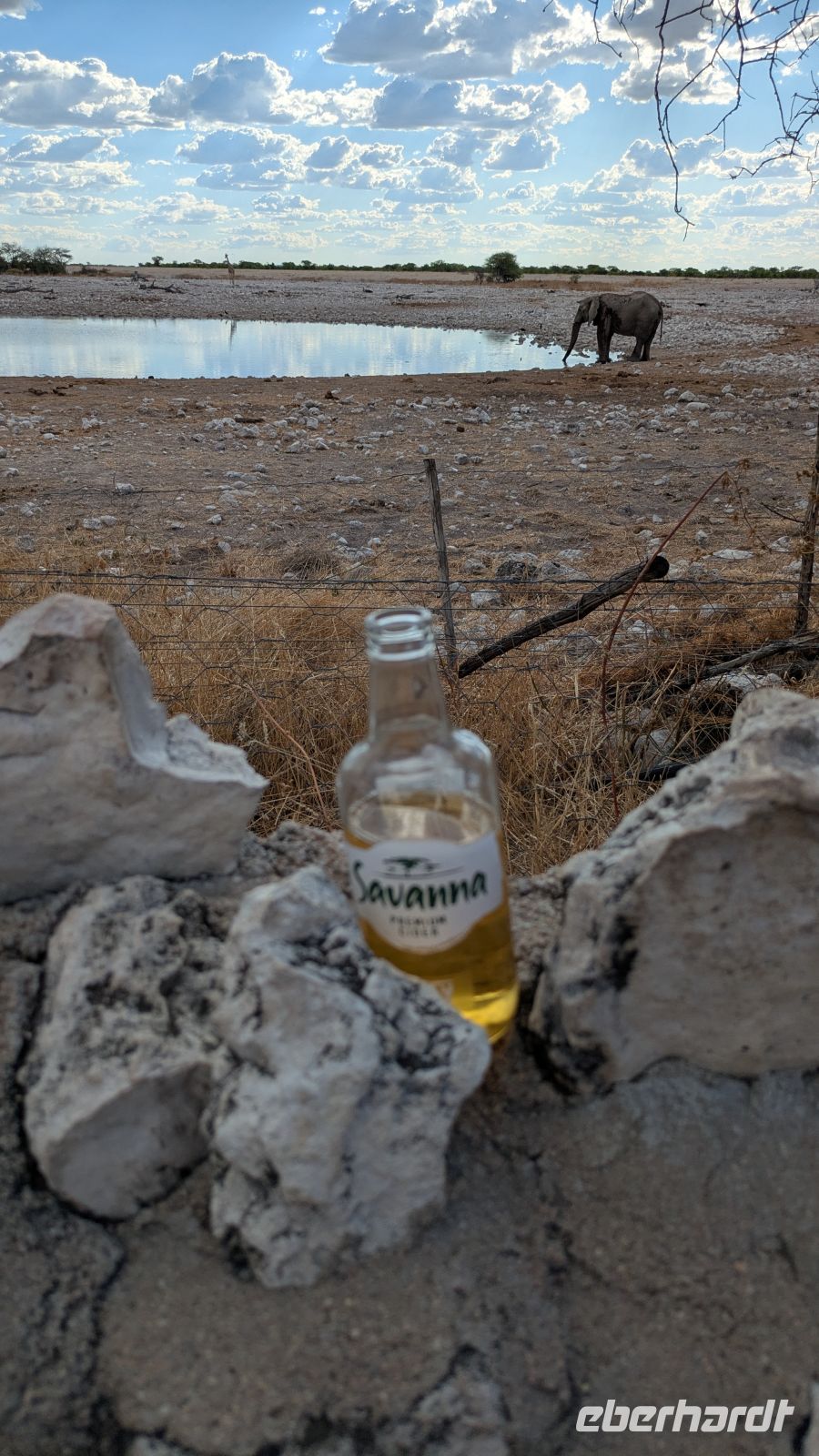 mit einem kühlem Getränk die Aussicht genießen, Etosha Nationalpark