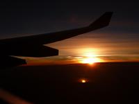 Sonnenuntergang beim Flug nach Tansania