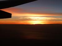 Sonnenuntergang beim Flug nach Tansania
