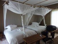 und wieder ein Himmelbett .. in der Toshari Lodge