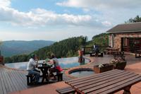 Misty Mountain Lodge: Frühstück am Pool