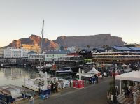 Der Tafelberg mit der Waterfront im vordergund - Kapstadt (Südafrika)