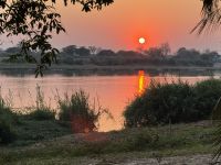 Sonnenaufgang am Okavango