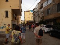 Spaziergang durch die Stadt zum Museum