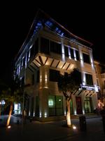 Unser Hotel bei Nacht