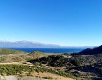 Blick auf den Ohridsee und die Berge von Nordmazedonien