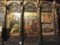 Ikonen am Altar im Onufri Museum in Berat