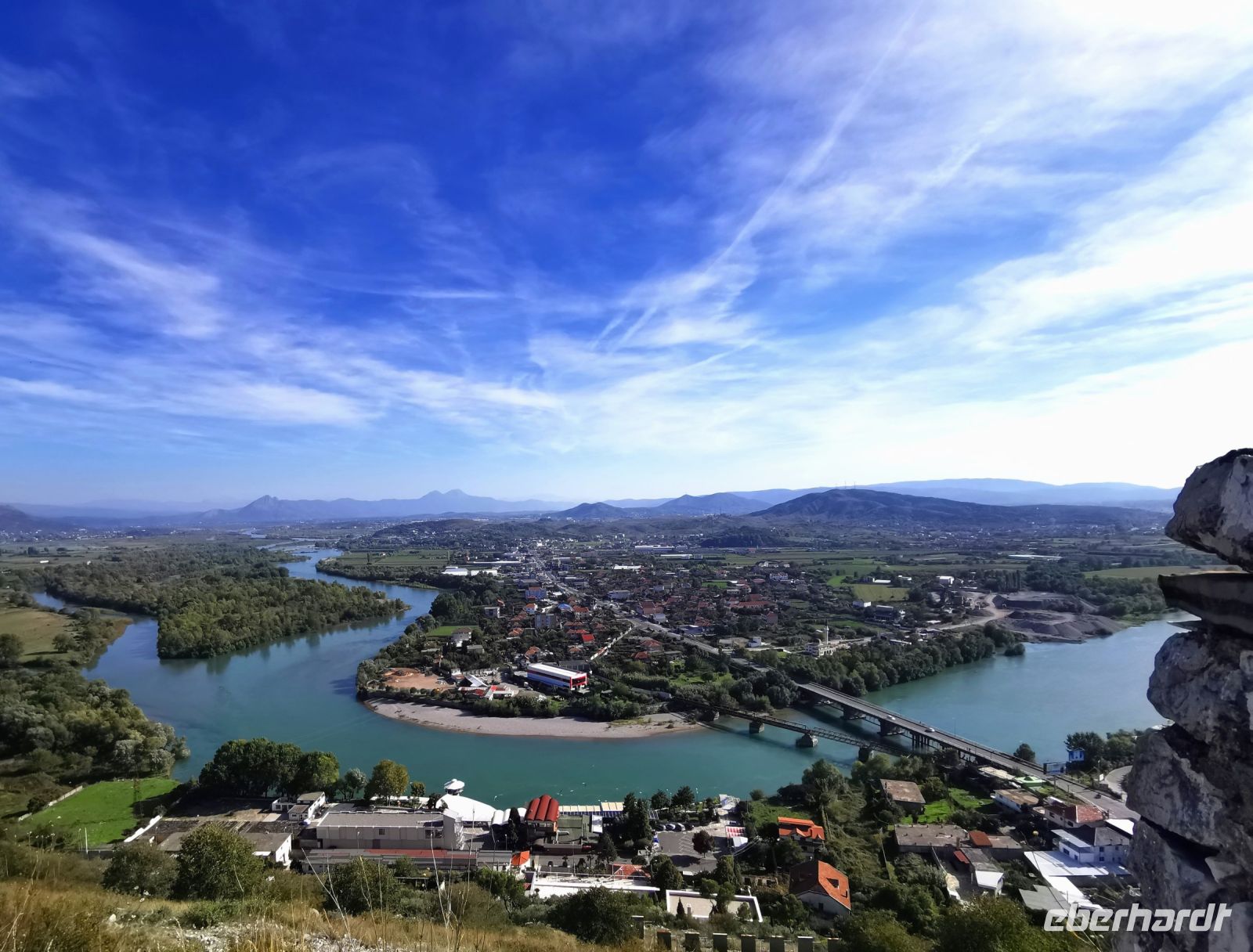 Der Kir windet sich an Shkodra vorbei 