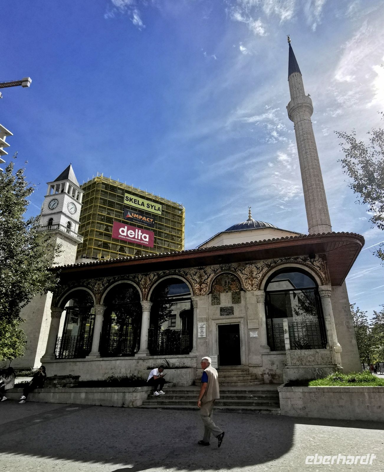 Alte Moschee auf dem Skanderbergplatz in Tirana