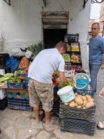 In Albanien findet man noch viele solcher kleinen Gemüseläden, deren Waren von den Bauern der Umgebung stammt