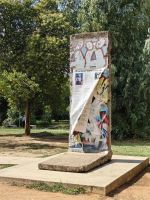 Ein Stück der Berliner Mauer in Tirana