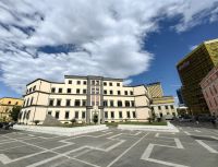 Am Skanderbegplatz in Tirana