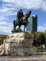 Überlebensgroß: Volksheld Skanderbeg auf dem gleichnamigen Platz in Tirana
