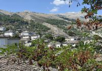 Blick auf Gjirokastra