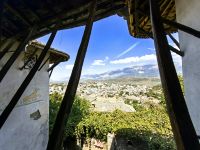Blick auf Gjirokastra aus dem alten Skendulihaus
