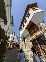 In Gjirokastra sind die Gassen steil und eng