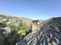 Traditionelles Steindach in Gjirokastra