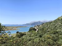 Die albanische Riviera ist üppig grün und steil