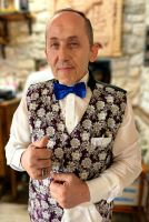 Wir werden vom Chef des Hauses bewirtet