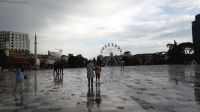 Der verregnete Skanderbeg-Platz in Tirana