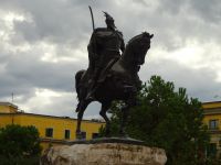 Tirana: Rundgang: Skanderbeg-Denkmal