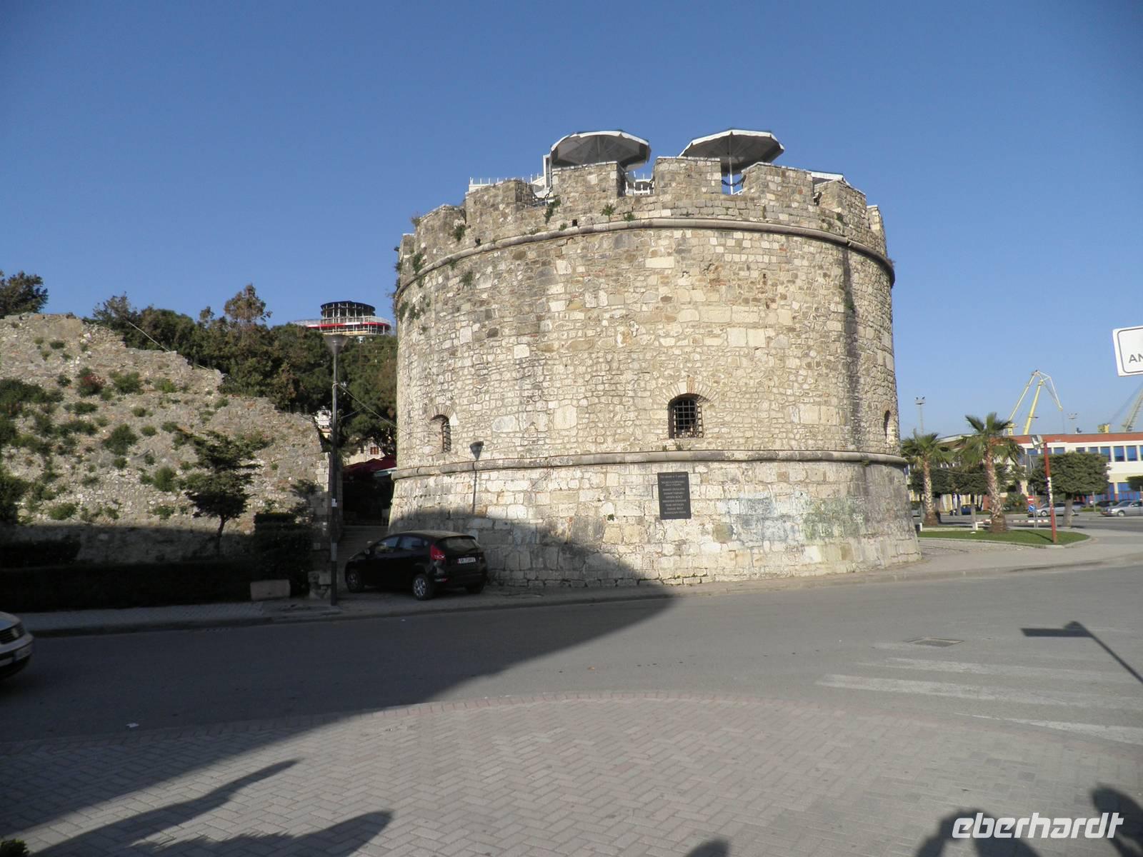Teil der antiken Stadtmauer in Durres