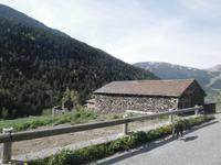 Wanderung im Vall d'Incles - Viehstall mit angeschlossener Unterkunft für Bauern