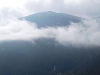 Wandern Vall del Riu - tiefe Wolken nach Unwettern der Nacht