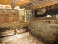 Wanderung Vall del Riu - im Inneren eines typischen Lagerraums