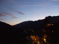 Blick aus dem Hotelzimmer bei Nacht