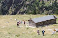 Rast an einer Schutzhütte