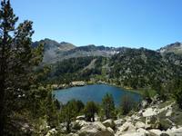 einer der zahlreichen Seen innerhalb des Bergkessels