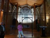 Ada unsere Reiseleiterin erklärt uns die Kirche