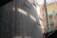 großer Wasserfall in der Dubai Mall