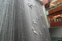 großer Wasserfall in der Dubai Mall
