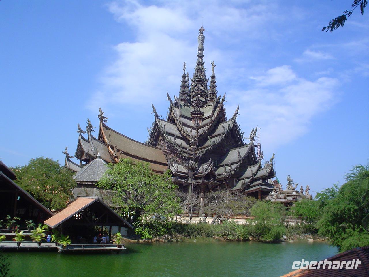 Tempel der Wahrheit - weltgrößter Holztempel