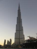 Dubai - Oman - Burj Kahlifa - beleuchtet und Dubai Fontains