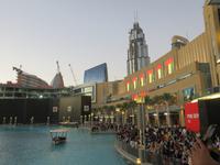 Dubai - Oman - Burj Kahlifa - beleuchtet und Dubai Fontains