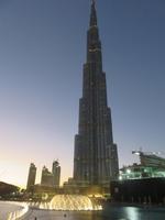 Dubai - Oman - Burj Kahlifa - beleuchtet und Dubai Fontains