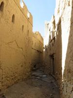 Dubai - Oman - Ausflug rund um Nizwa -Besuch im Oasendorf Al Hamra - Lehmbauten