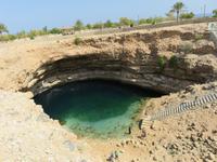 Dubai - Oman - Fahrt nach Muscat - Sinkhole bei Bamah