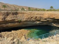 Dubai - Oman - Fahrt nach Muscat - Sinkhole bei Bamah