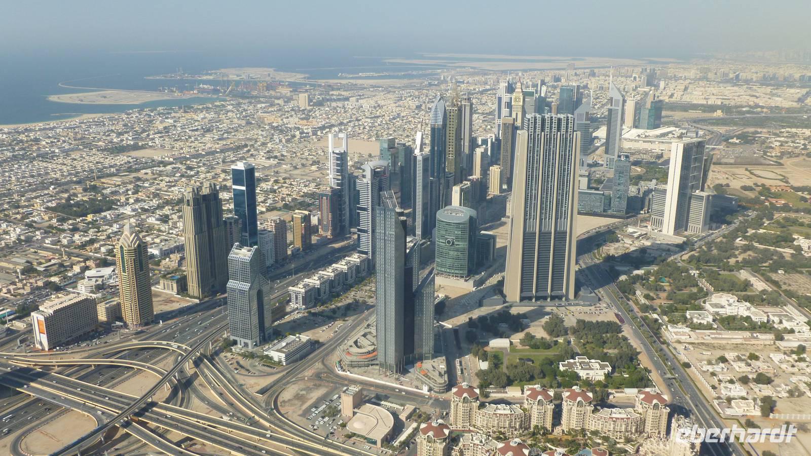 Blick vom Burj Khalifa zur Sheikh Zayed Road